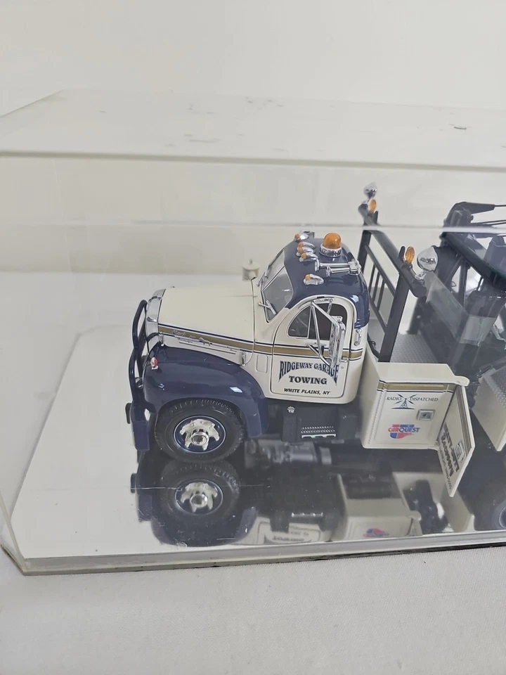 VINTAGE RIDGEWAY GARAGE, 1/25 1960 MACKB-61 HEAVY DUTY WRECKER, 1ST. GEAR - Image 2 of 4