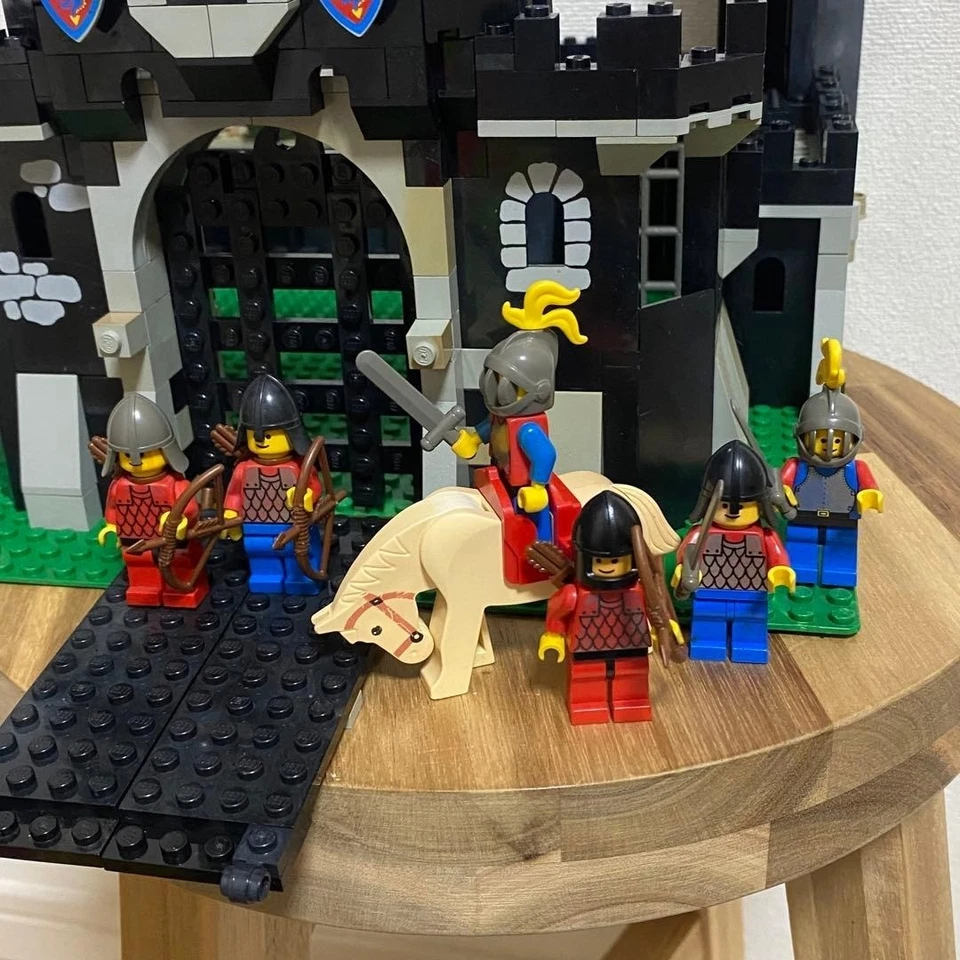 LEGO Legoland Black Monarch's Castle 6085 In 1988 Used Retired As Is - Image 2 of 4