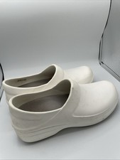 Crocs White Nurse Clogs Women Size 9 Triple Comfort Slip Resistant Shoe Slip on