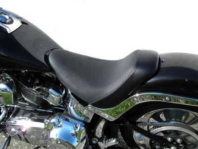 Le Pera Bare Bones Solo Sitz Basket Wave für Harley Softail 06-17 LK-007BW