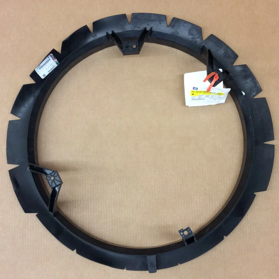 Cubierta del ventilador de refrigeración del motor Duramax 11-16 Chevrolet Silverado GMC Sierra 6,6 L OEM Foto 3 de 4