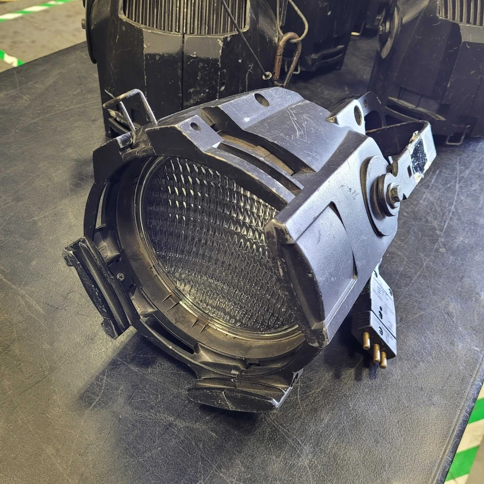 ETC Source Four PAR 750 Ellipsoidal Stage Light - Image 2 of 4