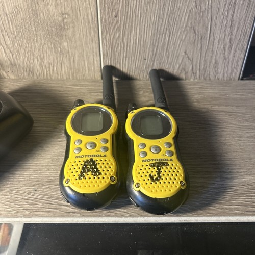 Motorola T9500/T9550 SeriesTwo Way Radio Walkie Talkie Yellow Radio Set - Picture 4 of 7