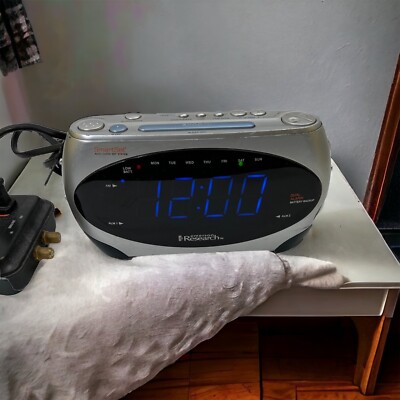 Emerson Research Smart Set Electric Clock Radio Dual Alarm Model # CKS1862