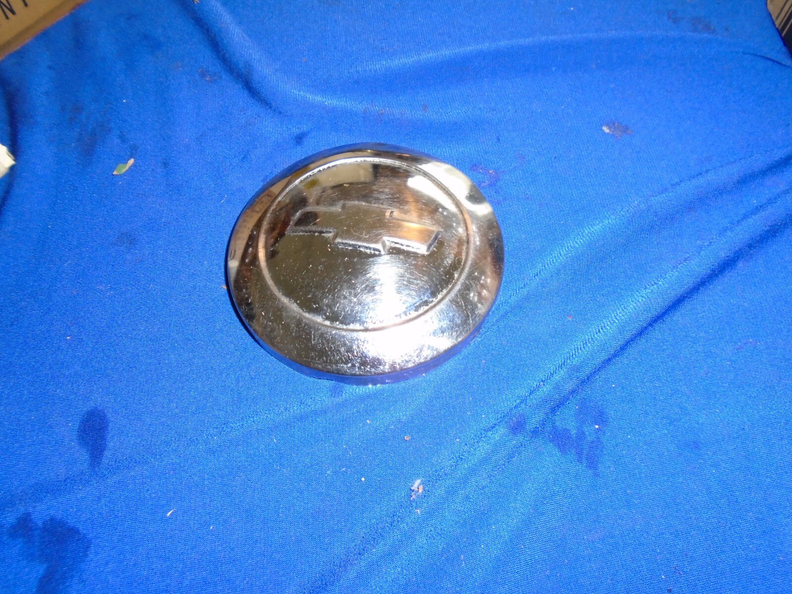 1950,1952,1953,1954 chevrolet horn cap