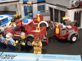 LEGO City Lot Police Station 60141 & 7942 Off Road Fire Rescue With Minifigures