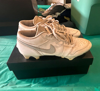 Jordan 1 Low Football Cleats White Men's US 10.5 With OG Box. No issues