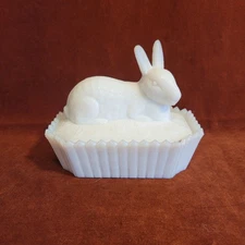 Westmoreland Milk Glass Rabbit On Picket Fence Candy/Trinket Covered Dish