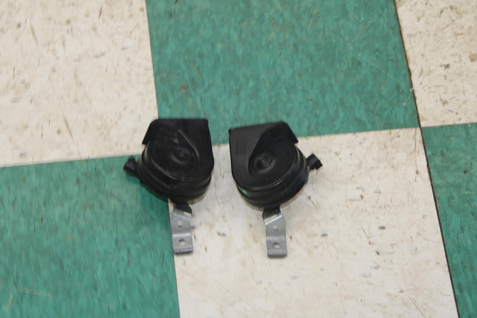 14-19 Ghibli Electronic Pair 2x High Low Tone Signal Horns OEM Factory OE WTY OE