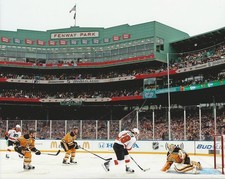 NHL Hockey Fenway Park 2010 Winter Classic Bruins vs Flyers Photo Picture