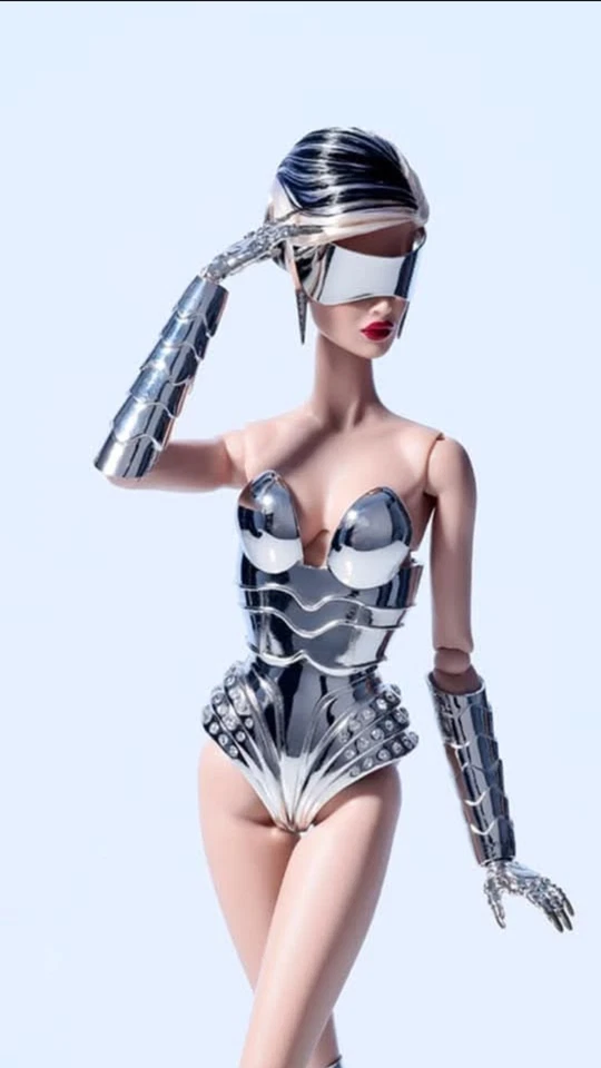 NRFB Dania Zarr Mothership Doll — 第 2/4 张图片