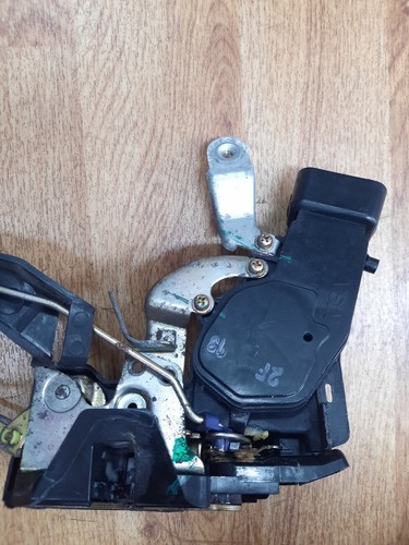 TOYOTA HILUX FRONT DOOR LOCK (A1) PASSENGER SIDE 2002 - Picture 6 of 11