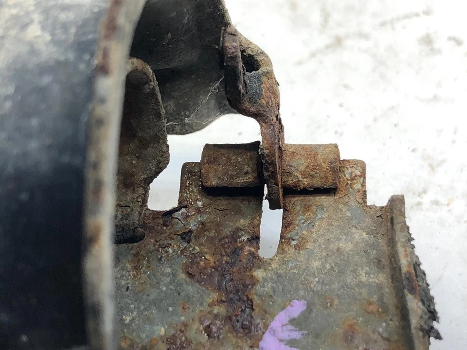 02-06 Cadillac Escalade EXT Tanque de Combustible Llenadora Puerta Gas Cubierta Tapa Solapa Negro U855 Foto 4 de 4