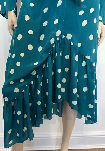 Maxi Vestido ADRIANA DEGREAS Azul y Azul Pálido Seda Cuello en V Lunares Cinturón Midi - Imagen 6 de 11