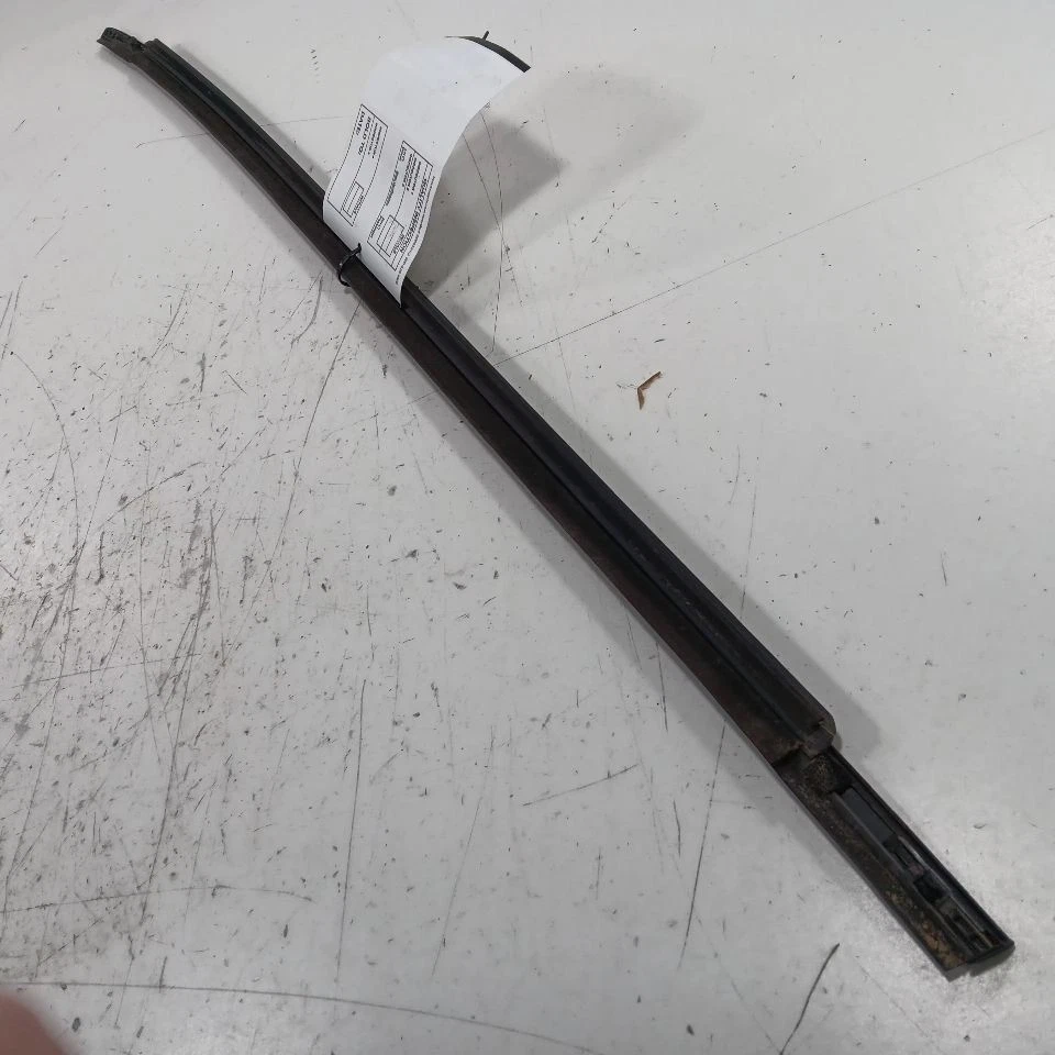 Hyundai Accent Door Glass Window Weather Strip Trim Rear Right Passenger Side Ba - Image 2 of 4