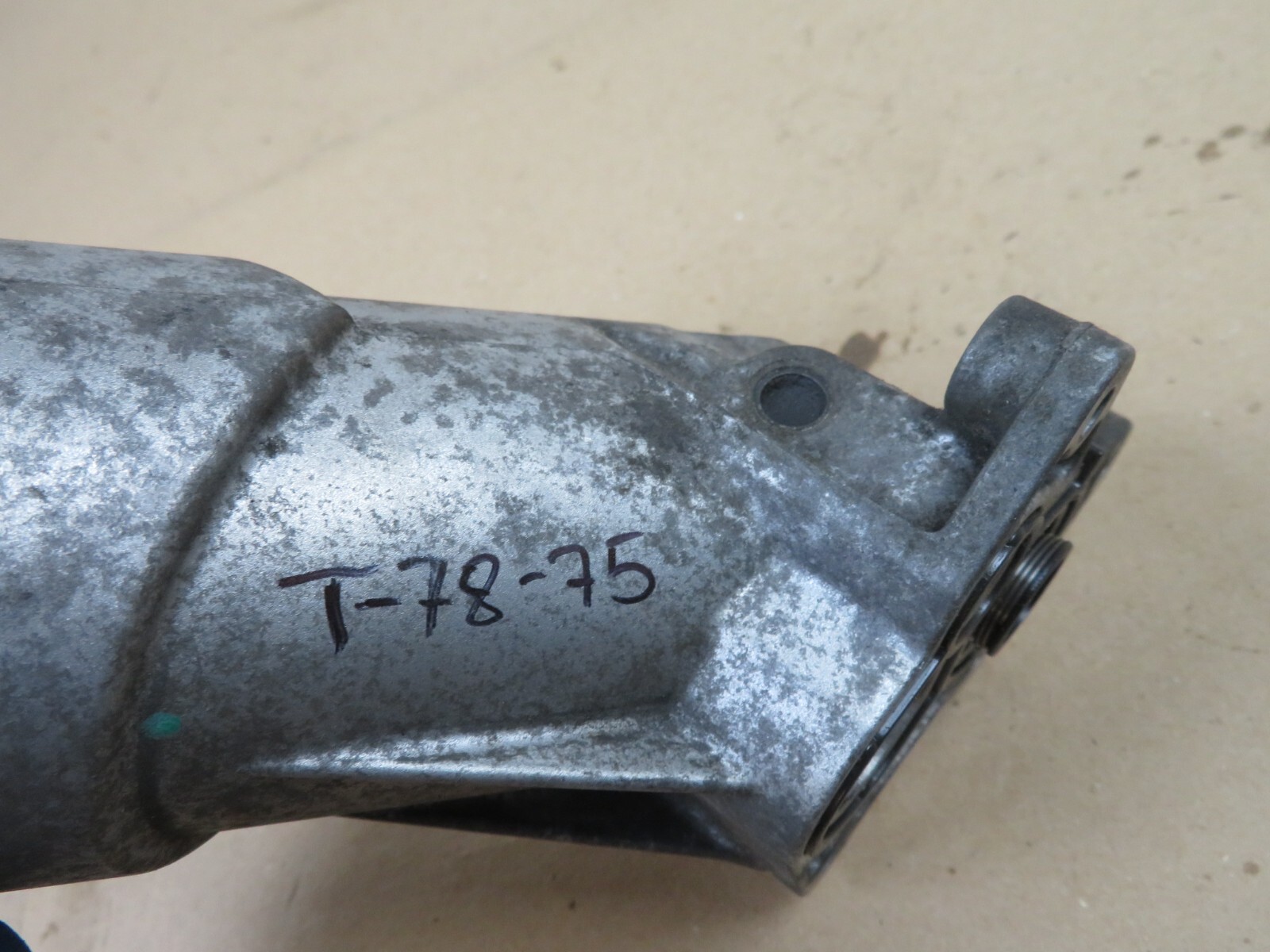 2014-2017 MASERATI GHIBLI SQ4 3.0L V6 ENGINE OIL FILTER HOUSING BRACKET OEM