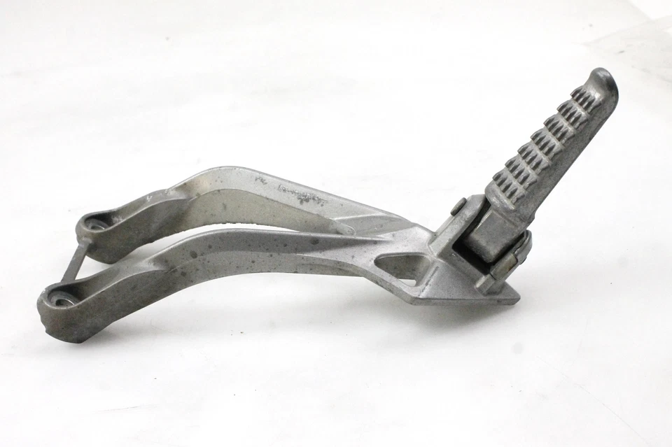 05-06 KAWASAKI NINJA ZX6R CLAVIJA TRASERA DERECHA PASAJERO Foto 2 de 4