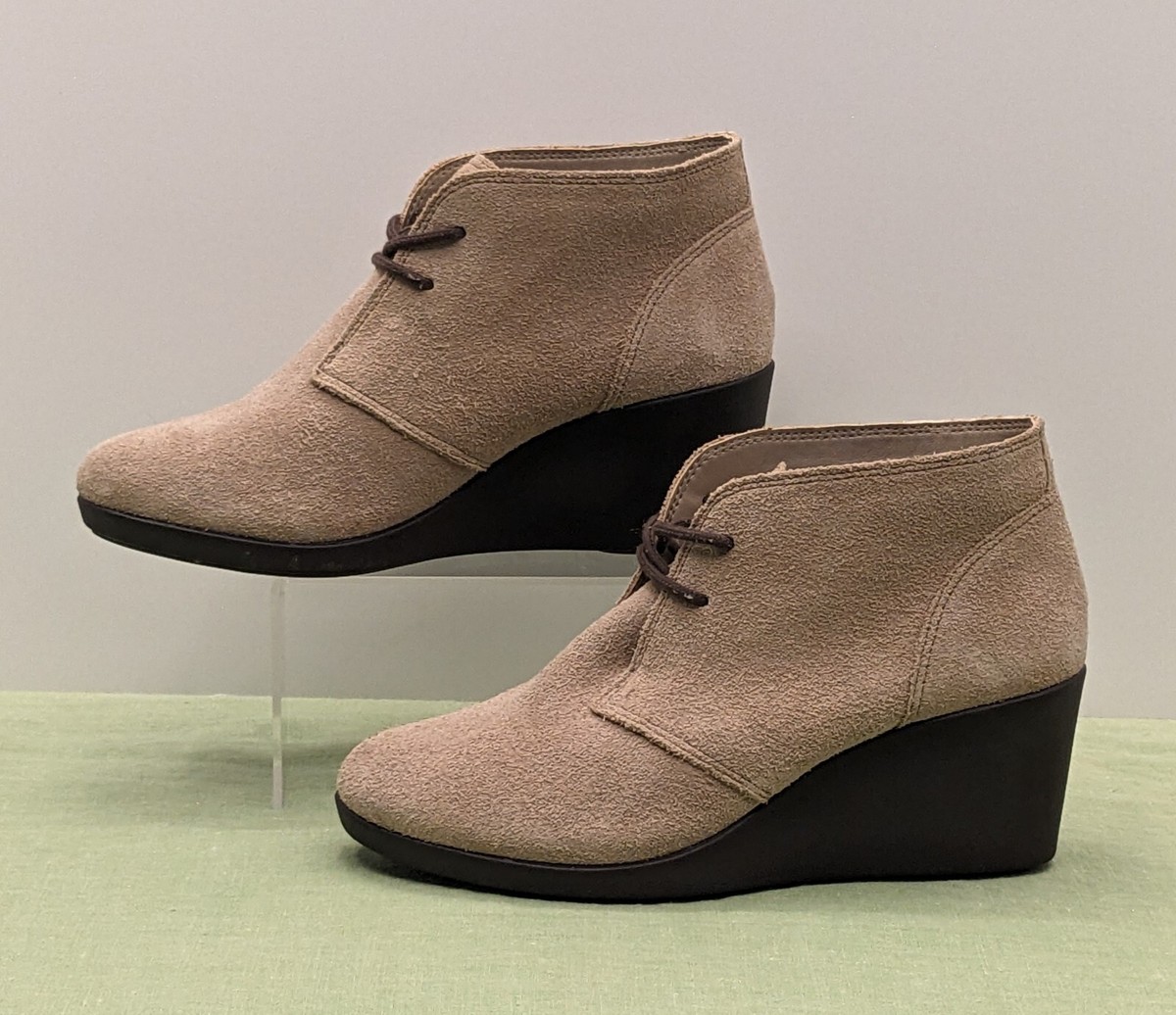 Shoe Women's Leigh Suede Wedge Shootie Crocs Leigh Women