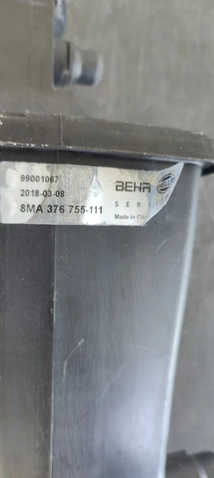 Depósito de refrigerante del motor BMW X5 3.0I 2004 FI Behr 376755111 8MA376755-111 M Foto 3 de 4