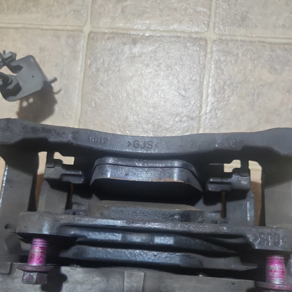 09-15 JAGUAR XF RWD FRONT RIGHT PASSENGER SIDE BRAKE CALIPER ASSEMBLY LOT542 OEM - Image 3 of 4