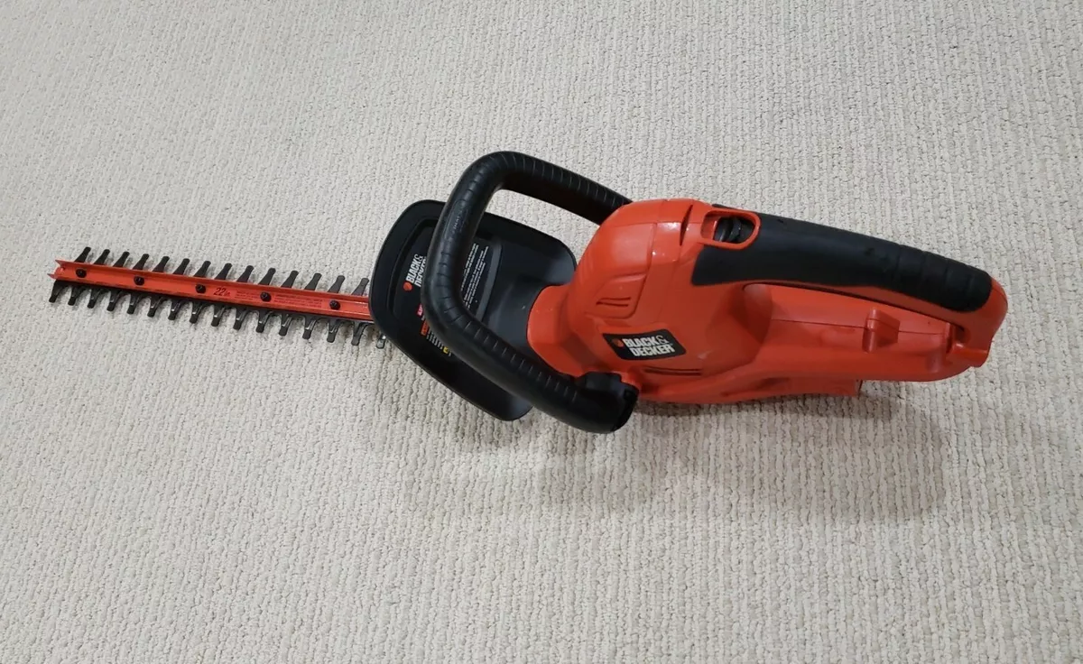 BLACK+DECKER HT22 4.0 Amp 22 Corded Hedge Trimmer 