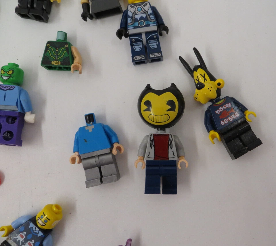 Lot of Lego Mini-figs Batman Santa See Pics - Image 2 of 4