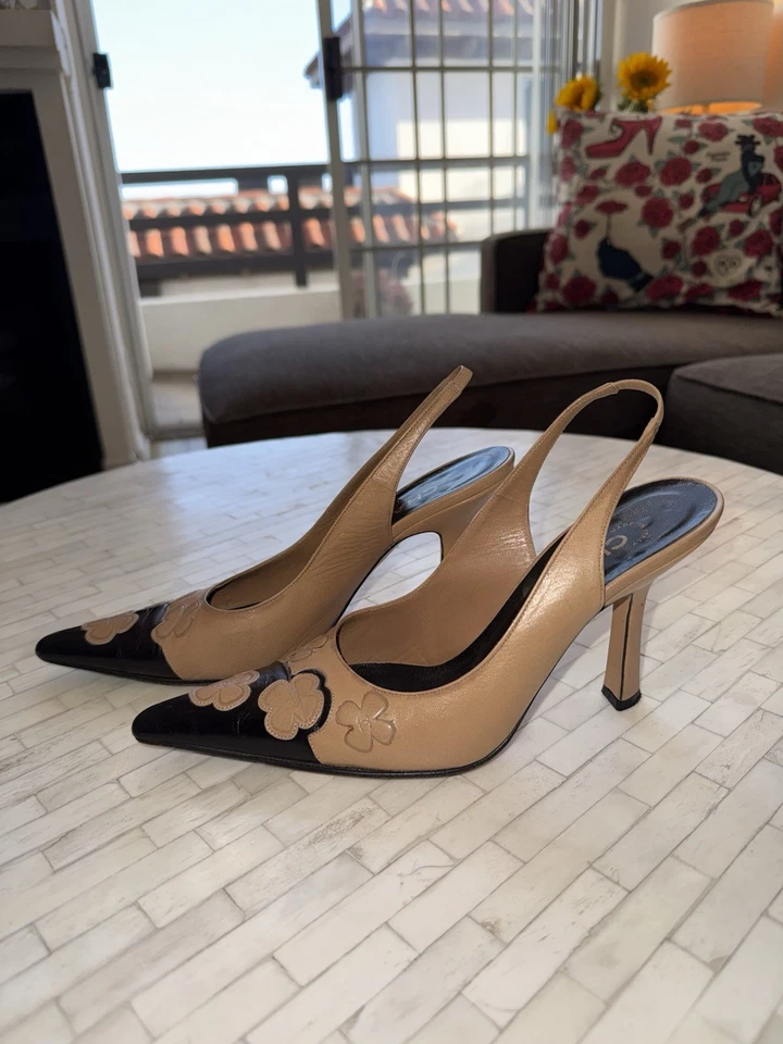 Tacones de gatito Chanel vintage beige camelia con honda trasera - talla 38 Foto 4 de 4