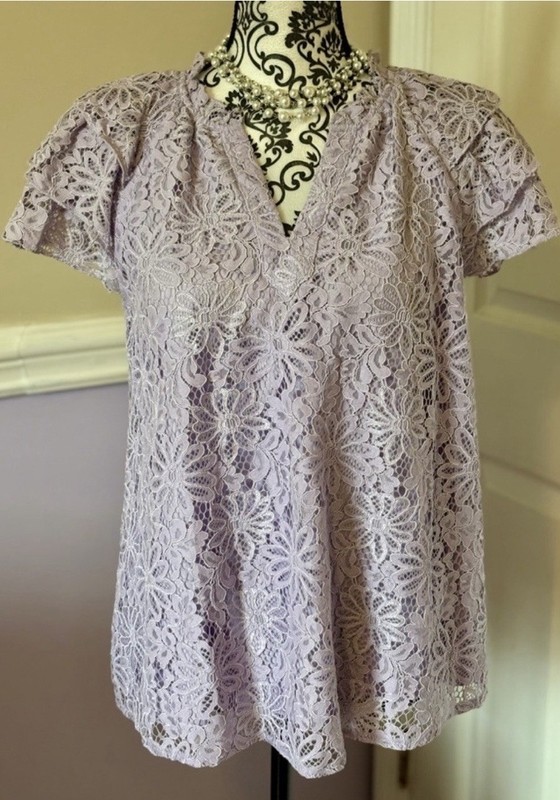 Nanette- lace, Lavender V-Neck Women's Top, size Small NEW