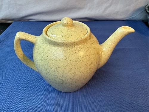 Bauer Brusche/Speckled, Yellow, Teapot, Alfresco Line Chip, Un Noticeable