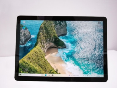 Microsoft Surface Go 2 Tablet mit Dockingstation, Pentium 4425Y, 1.7GHz, 4GB RAM