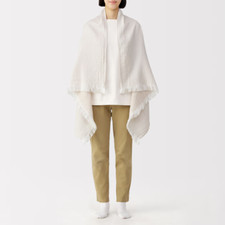 MUJI A double layer gauze blanket that can be worn light beige