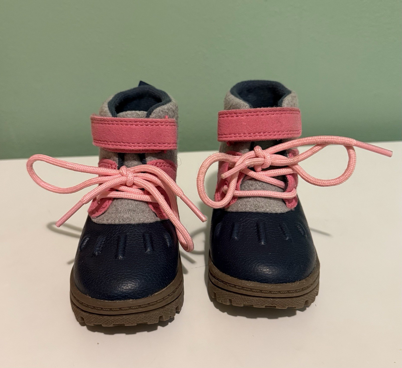Carter&rsquo;s Baby Girl Pink Duck Boot Size 5 Pre-owned Excellent Condition