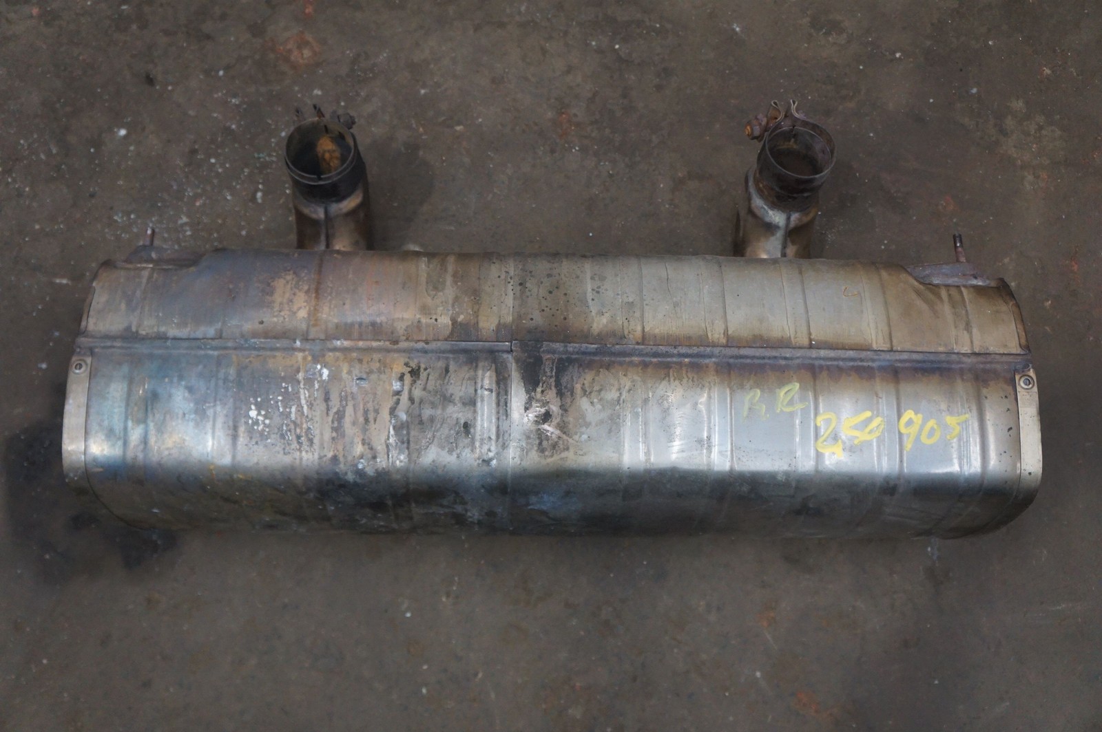 Rear Exhaust Muffler Silencer OEM 174089 Ferrari 360 Modena Spider 2001