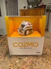 Anki Cozmo Robot Toy With Cubes ,Charger, Box And Charger READ