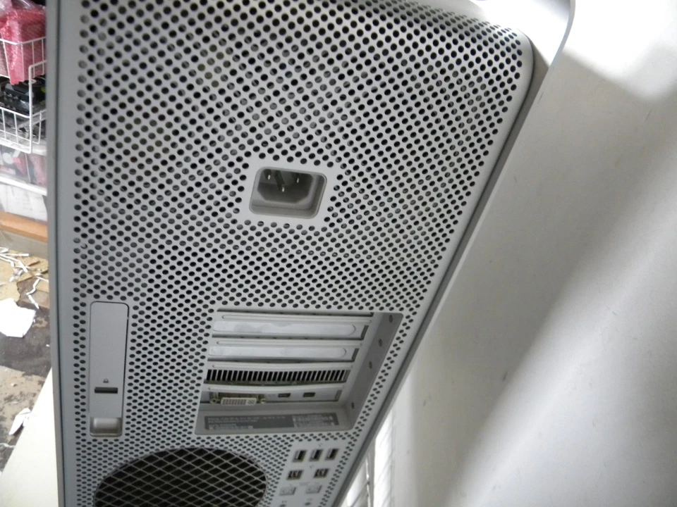 Apple A1289 Mac Pro (Mid 2010) Xeon W3565 @ 3.2GHz 4C 8GB 500GB ATI Radeon 5870 - Image 4 of 4