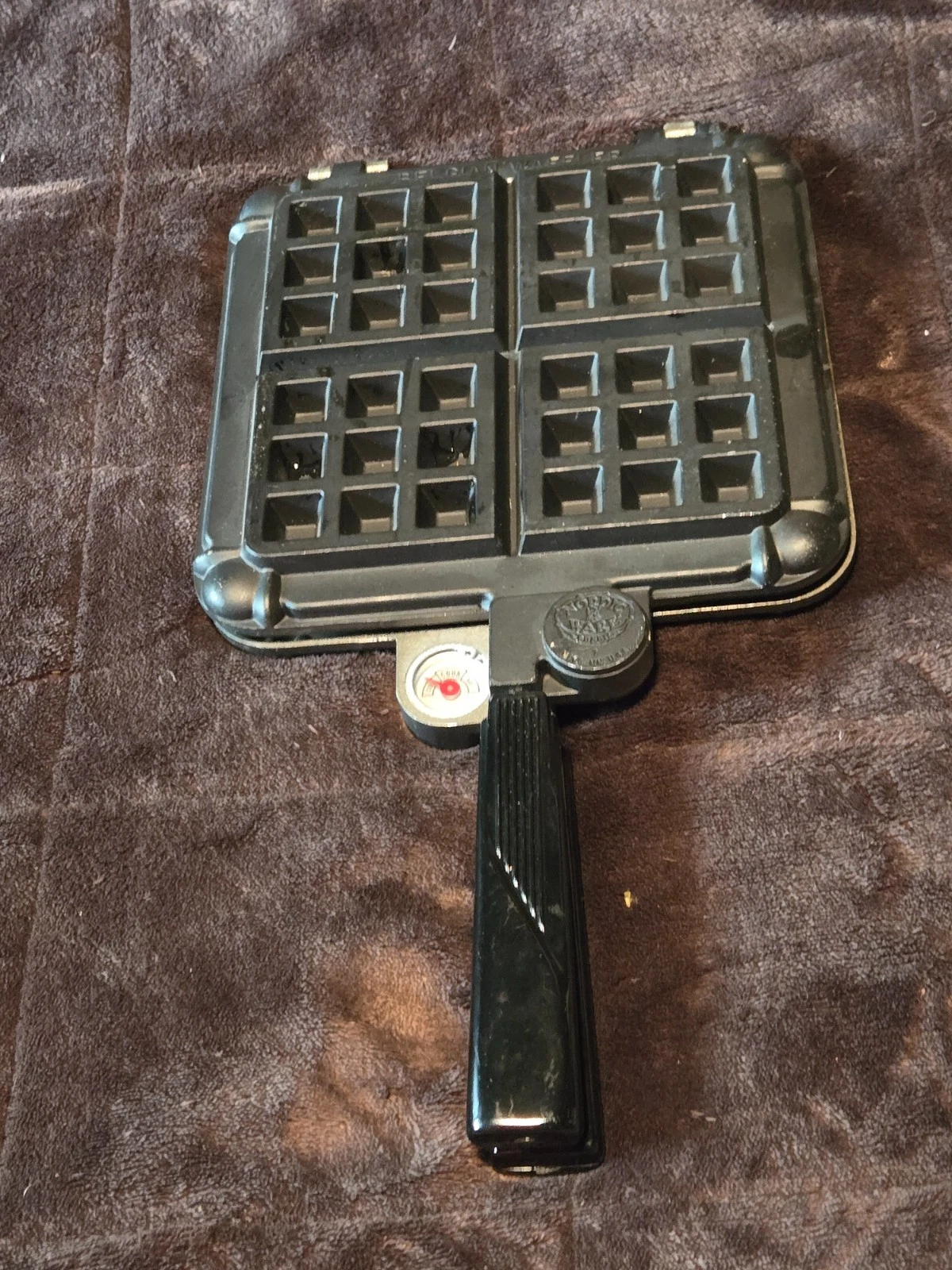 Vintage Nordic Ware Belgian Waffler Stove Top Camping Fire Pit Waffle Maker Iron
Opens in a new wind