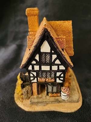 LILLIPUT LANE THE SWAN INN PUB BUILDING COUNTRY STYLE TRADITIONAL MINIATURE