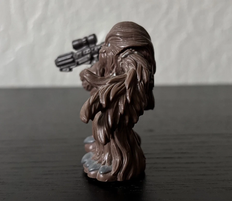 РЕДКИЕ ВЫШЕДШИЕ НА ПЕНСИЮ ФИГУРКИ ГЕРОЕВ ГАЛАКТИЧЕСКИХ ВОЙН HAN SOLO + CHEWBACCA ИГРУШКА DISNEY - Изображение 3 из 4