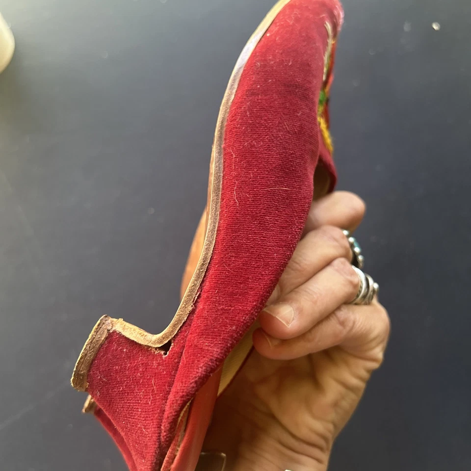 Zapatos de vestir vintage bordados de terciopelo con flores estilo hippie doen 38 rojo Foto 4 de 4