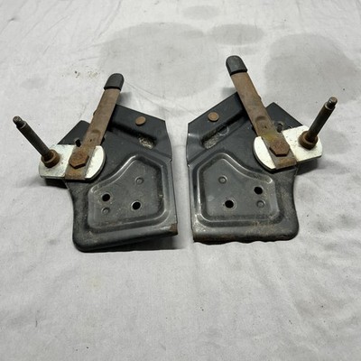 YARD MACHINES 22  WALK-BEHIND MOWER 11A-504R200 HANDLE MOUNT BRACKETS 982-3062A