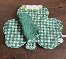 St Patricks Day 4 Placemats Green White Clover Shape Quilted Shamrock