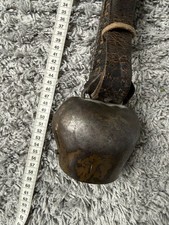&Auml;ltere gro&szlig;e Glocke  Kuhglocke Schelle Almglocke Almschelle - Lederband