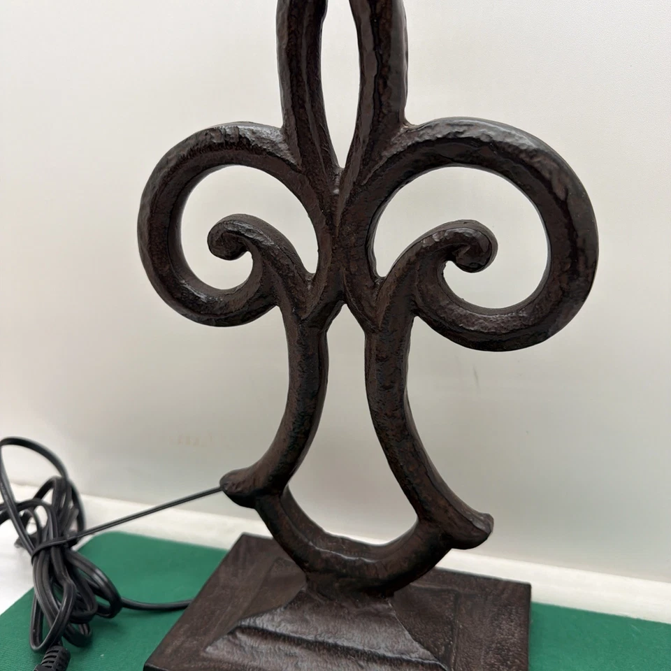 Lámpara de mesa estilo hierro forjado Fleur De Lis mesita de noche de escritorio 17" de alto Foto 2 de 4