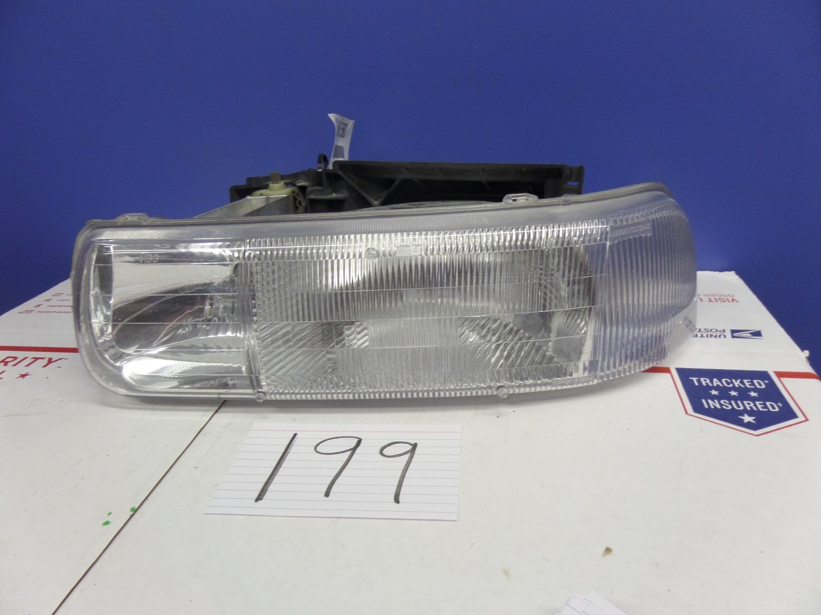 99 00 01 02 03 04 05 06 Suburban  Driver  Side Halogen  Headlight front light
