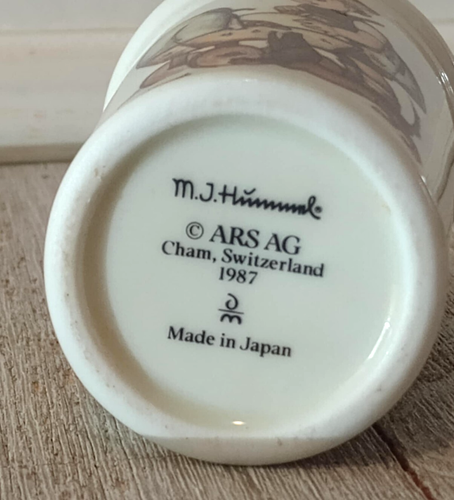 Vintage 1987 MJ Hummel Cloves Gold Trim Porcelain Spice Jar 4” Made In Japan - Imagen 5 de 6