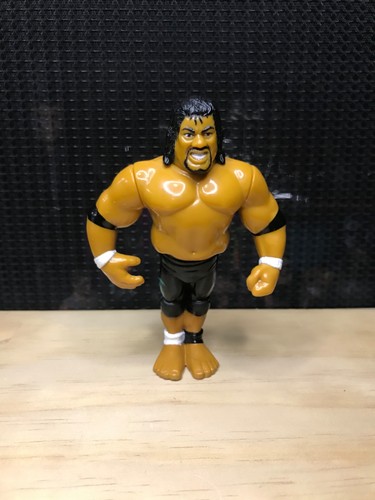 HASBRO WWF HEADSHRINKERS FATU WRESTLING ACTION  FI...