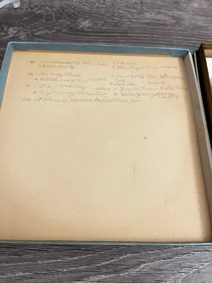 Perry Como Vinyl 45 rpm 10 Records Box Set Spd-27 Vintage - Image 2 of 3