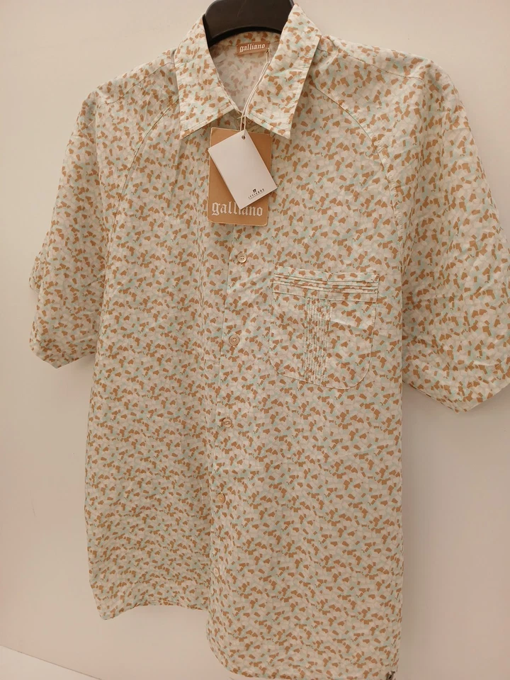 Camisa de manga corta Galliano para hombre 32/46 etiqueta con logotipo de metal 100 % algodón P2P 21,5" nueva con etiquetas Foto 2 de 4