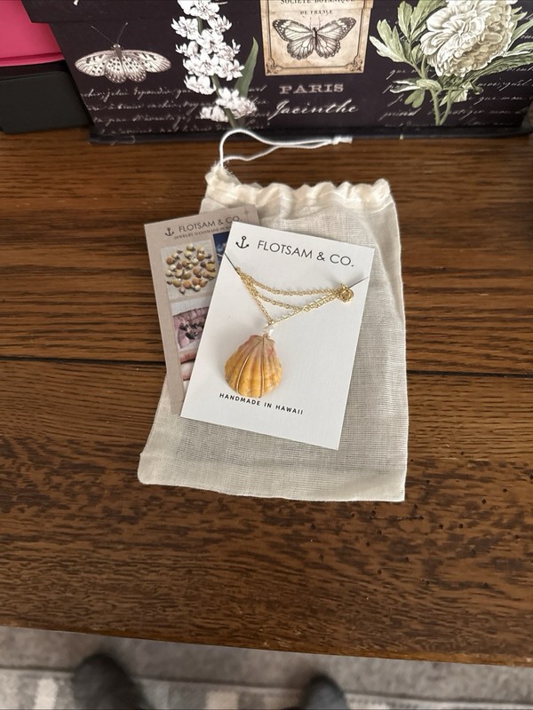 Flotsom & Co. Hawaiian Sunrise Shell Necklace.  Perfect Color And Shape.