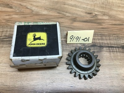 John Deere 655, 755, 756, 855, 856 Tractor 4WD Front Axle Left Hub